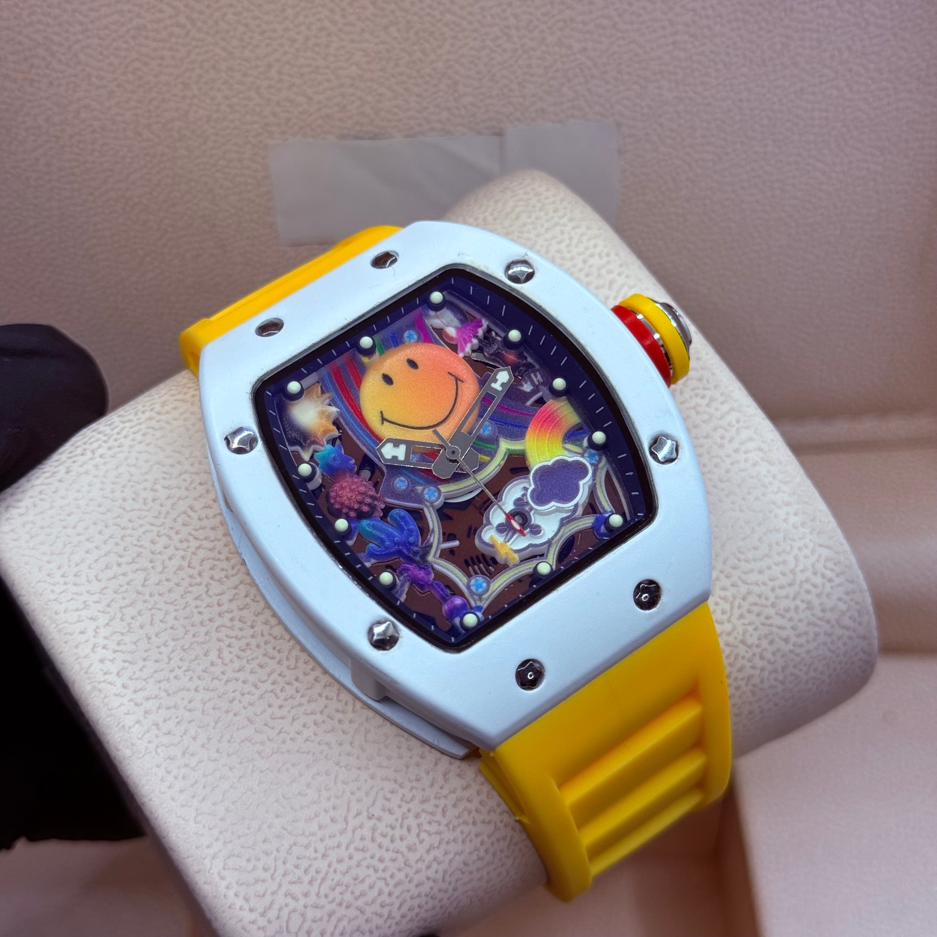 RM 088 white with yellow starp