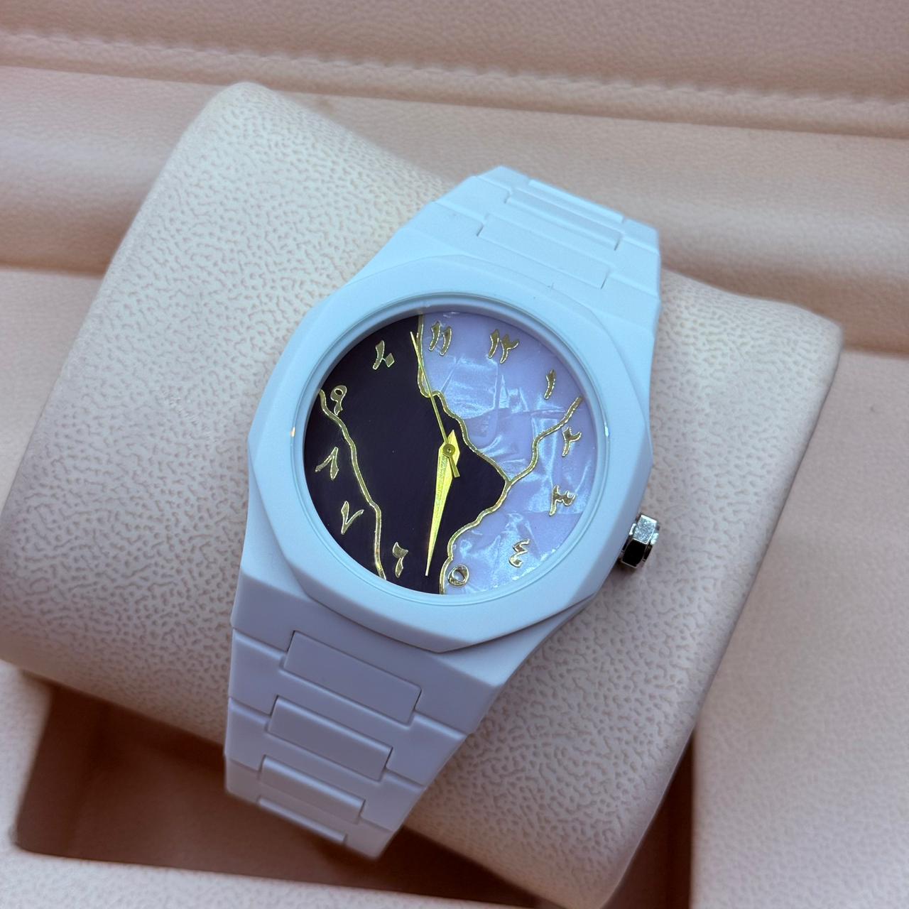 White aura with marbal dail